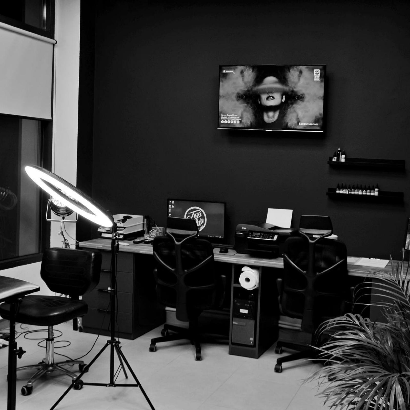 salon de tatuaje roman